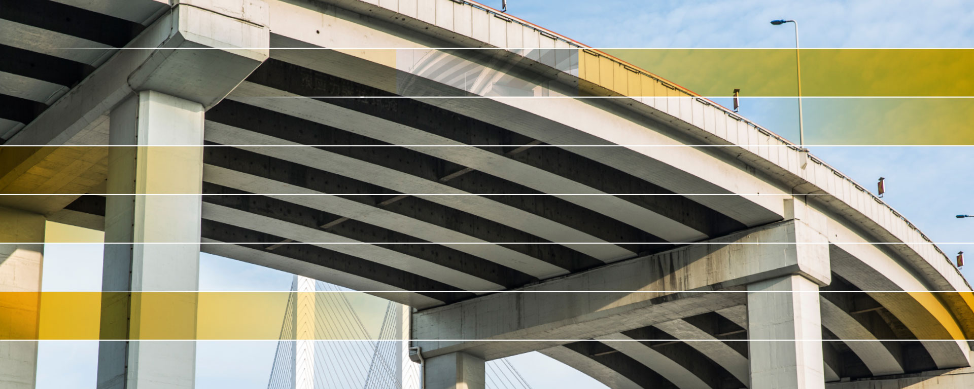 Autobahnbrücke Kreuz Beton Ansicht von unten